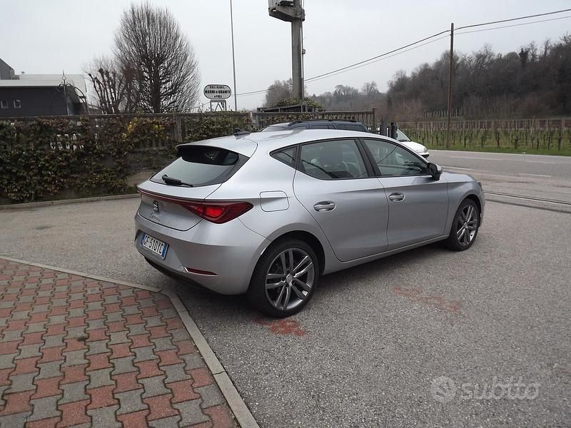 Usata Seat Leon XCELLENCE 150 CV (110 kW) 2021 Grigio Berlina