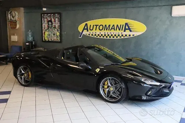 Usata Ferrari F8 719 CV (528 kW) 2023 Cabrio