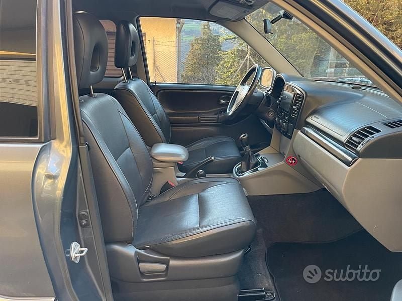 Usata Suzuki Vitara 109 CV (80 kW) 2003 Grigio SUV