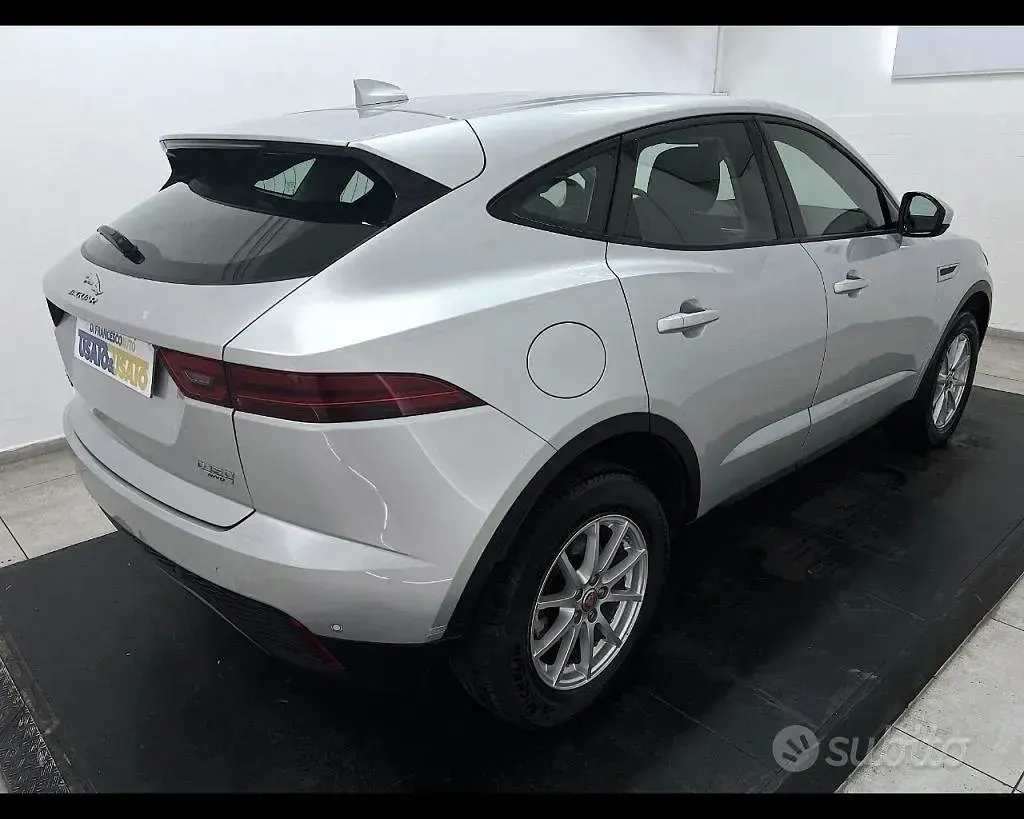 Usado Jaguar E-Pace 150 CV (110 kW) 2019 Gris SUV
