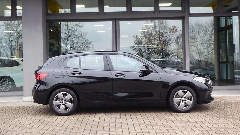 Usata BMW 118 Advantage 150 CV (110 kW) 2022 Nero Utilitaria
