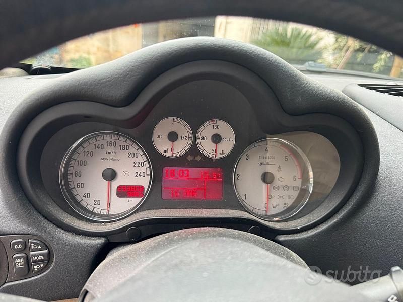 Usata Alfa Romeo 147 Distinctive 140 CV (102 kW) 2006 Nero Utilitaria