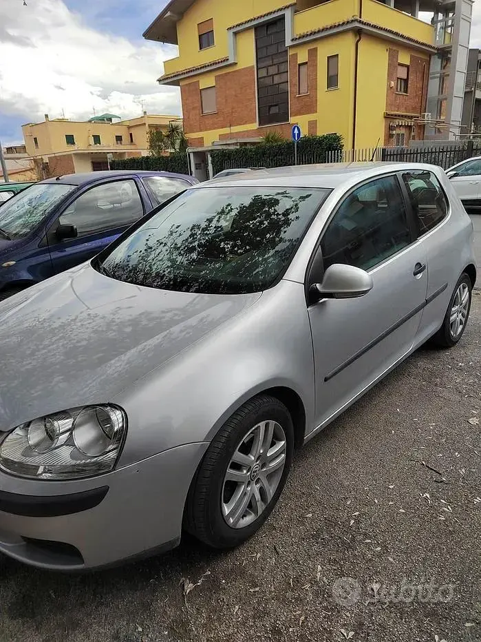 Usata VW Golf V 105 CV (77 kW) 2007 Grigio Berlina