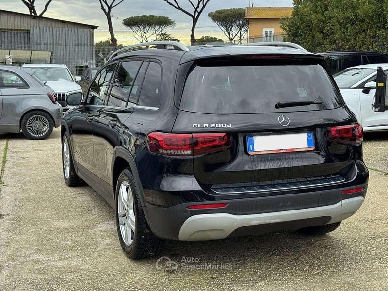 Käytetty Mercedes GLB200 AMG 150 HP (110 kW) 2022 Musta Katumaasturi