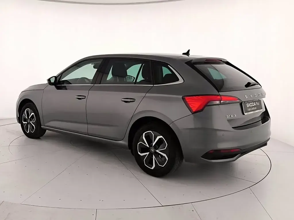 Nuova Skoda Scala Selection 95 CV (69 kW) 2025 Grigio graphite metallizzato Utilitaria