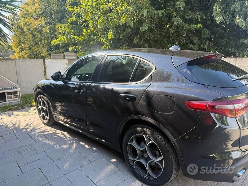 Usata Alfa Romeo Stelvio Executive 190 CV (139 kW) 2018 Nero SUV