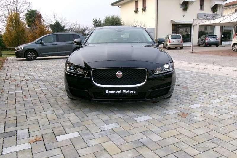 Usata Jaguar XE Prestige 180 CV (132 kW) 2019 Nero met Berlina