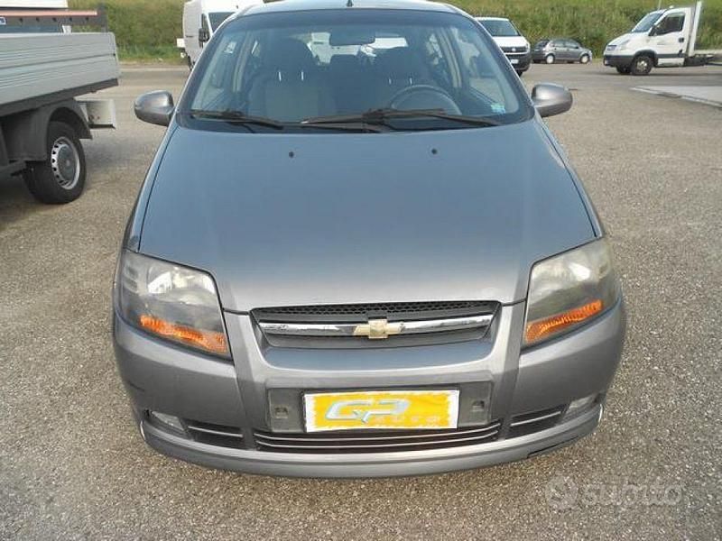 Usata Chevrolet Kalos SE 72 CV (52 kW) 2008 Grigio metallizzato Utilitaria