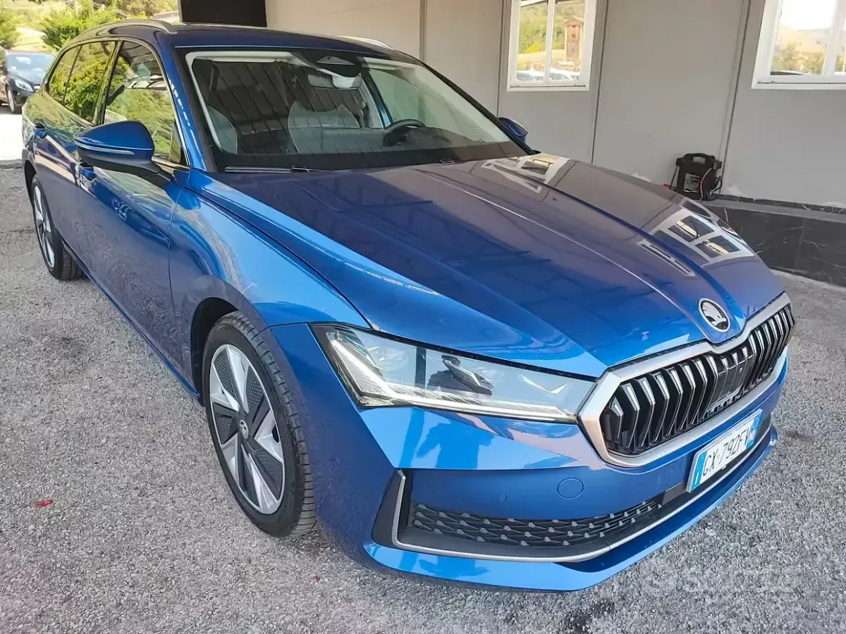 Usata Skoda Superb LAURIN & KLEMENT 150 CV (110 kW) 2024 Blu Station wagon