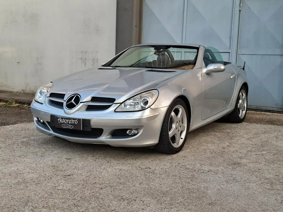 Usata Mercedes SLK280 231 CV (169 kW) 2006 Argento Cabrio