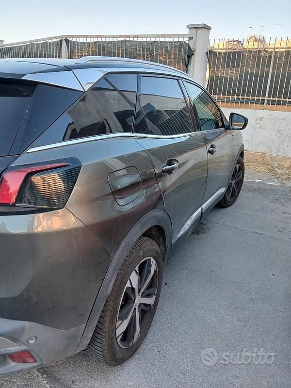 Usata Peugeot 3008 Business-Line 120 CV (88 kW) 2017 Verde SUV