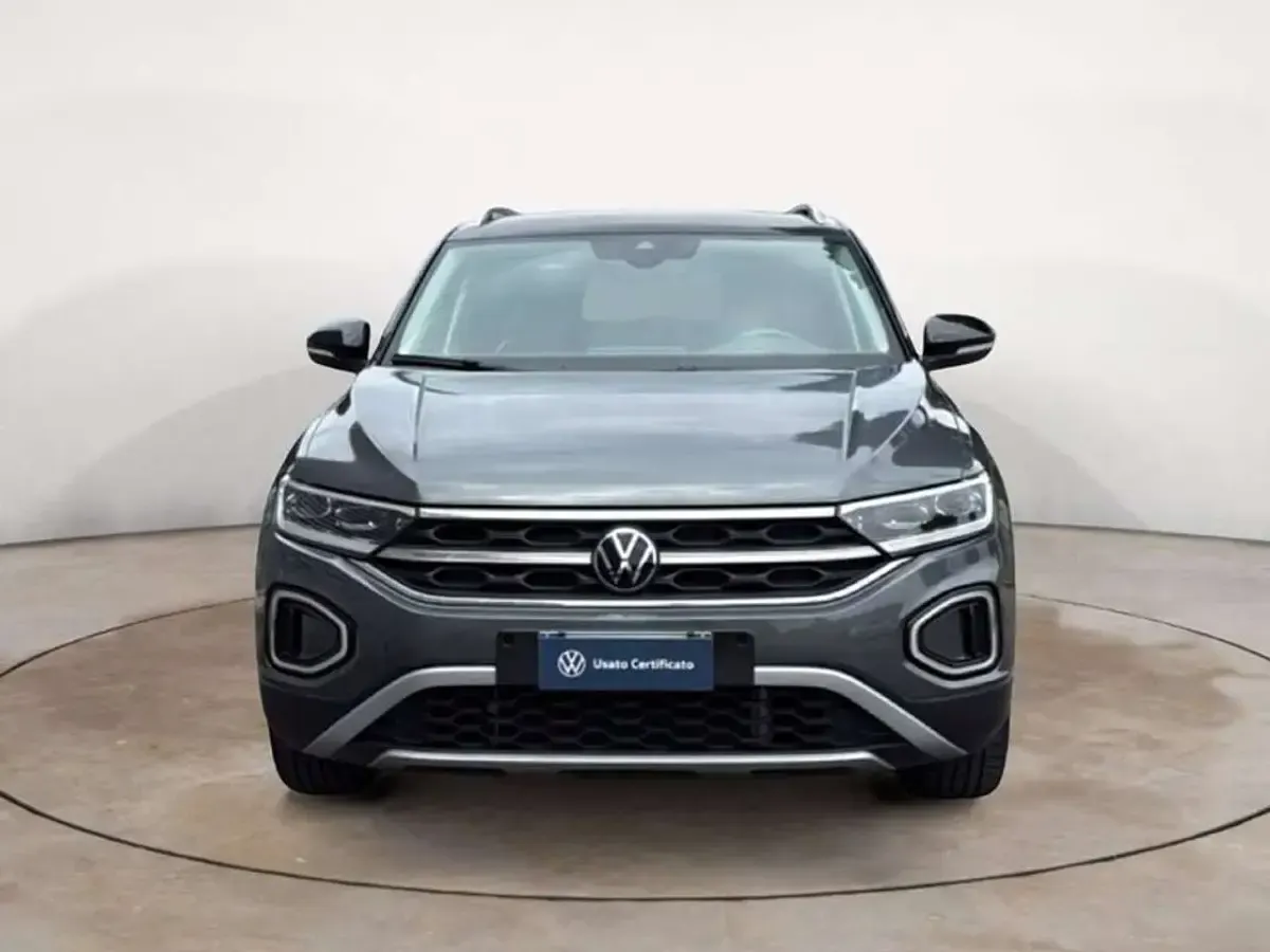 Usata VW T-Roc Style 110 CV (80 kW) 2023 Grigio metallizzato SUV