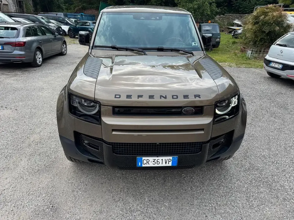 Usata Land Rover Defender HSE 248 CV (182 kW) 2021 Marrone SUV