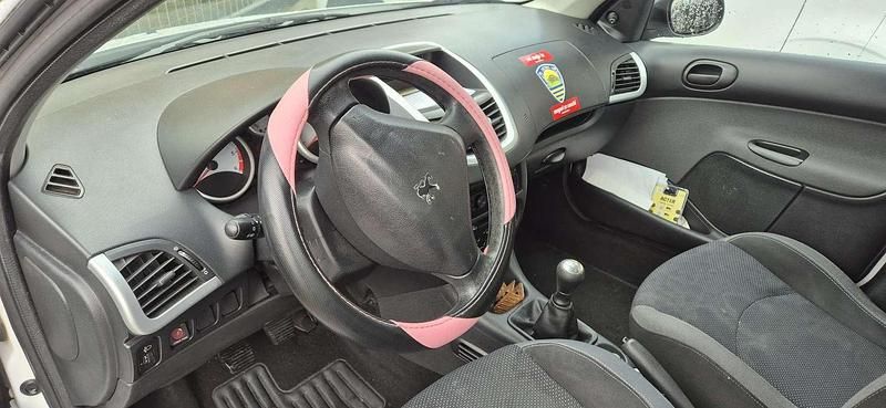 Usata Peugeot 206+ 68 CV (50 kW) 2010 Bianco Utilitaria