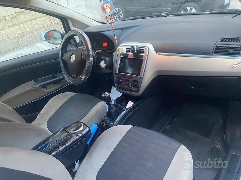 Usata Fiat Grande Punto 65 CV (47 kW) 2007 Grigio Utilitaria