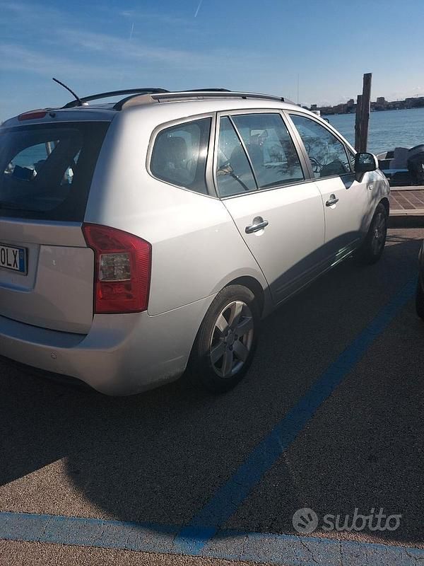 Usata Kia Carens 105 CV (77 kW) 2009 Grigio Monovolume