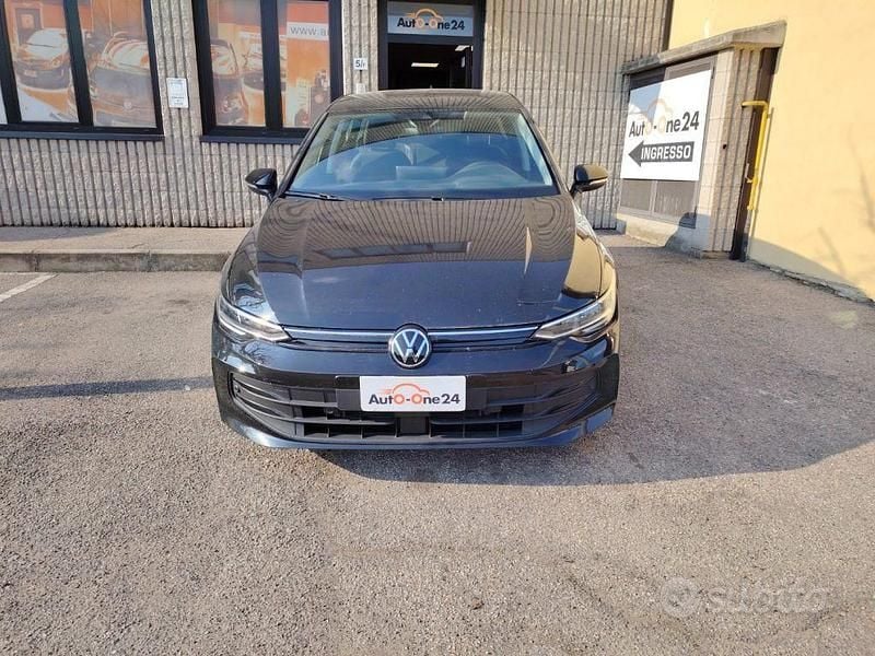 Usata VW Golf VIII Life 116 CV (85 kW) 2025 Nero cinema metallizzato Berlina