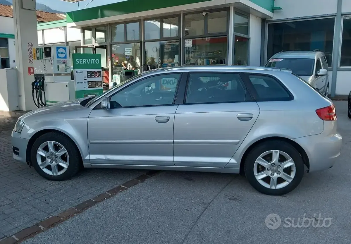 Usata Audi A3 Sportback Attraction 105 CV (77 kW) 2011 Grigio Utilitaria
