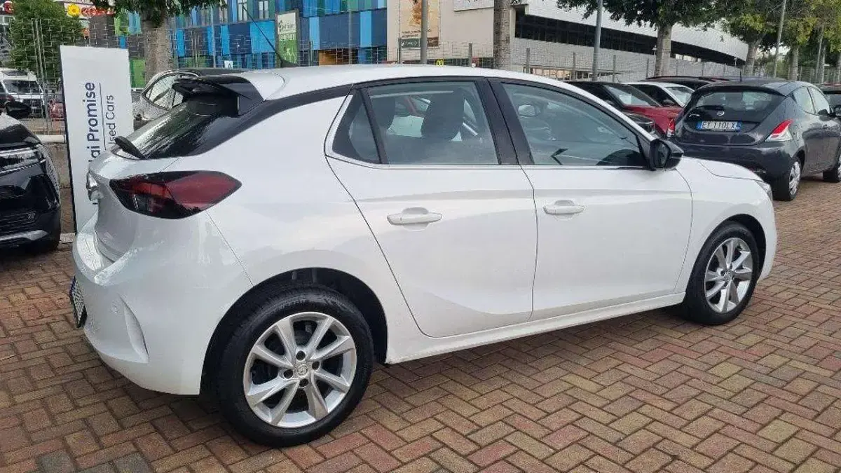 Usata Opel Corsa Elegance 101 CV (74 kW) 2023 Bianco Utilitaria