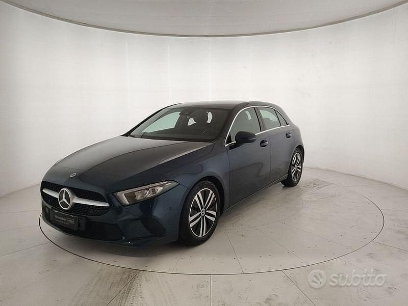 Blu Usata 2022 Mercedes A200 Berlina | 21.500 € (Super prezzo) - Immagine 1/4
