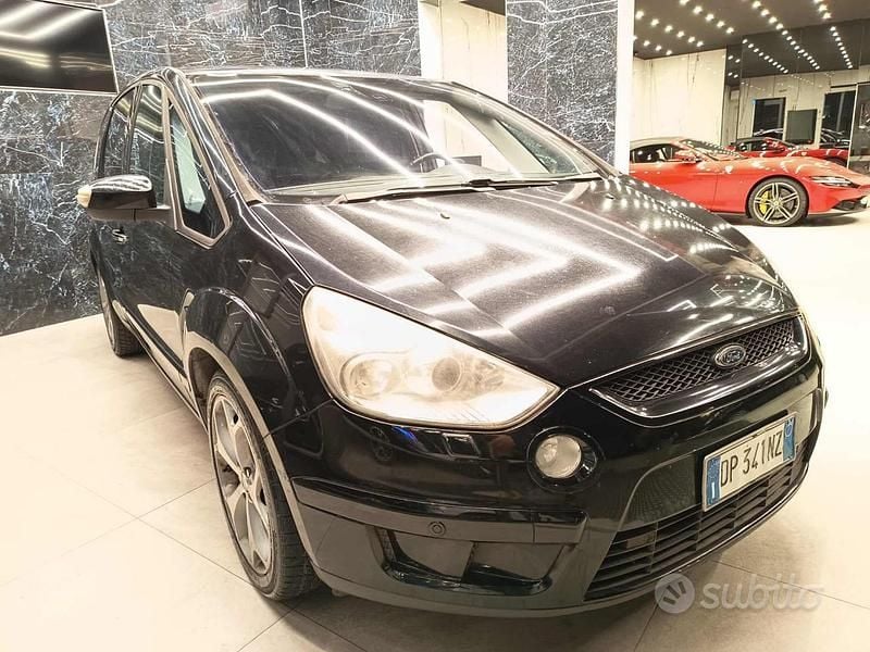 Usata Ford S-MAX Titanium 140 CV (102 kW) 2009 Nero Monovolume