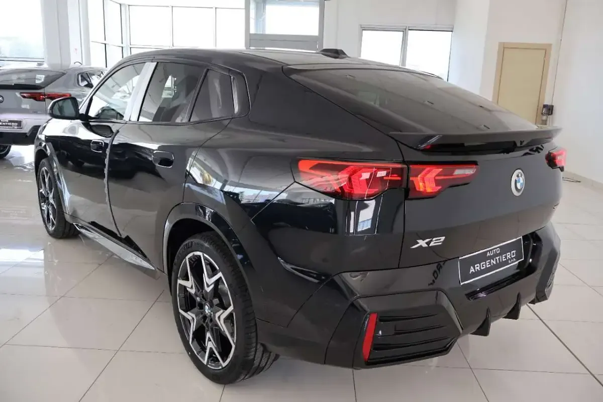Nuova BMW X2 M Sport 156 CV (114 kW) 2026 Black shapphire met SUV
