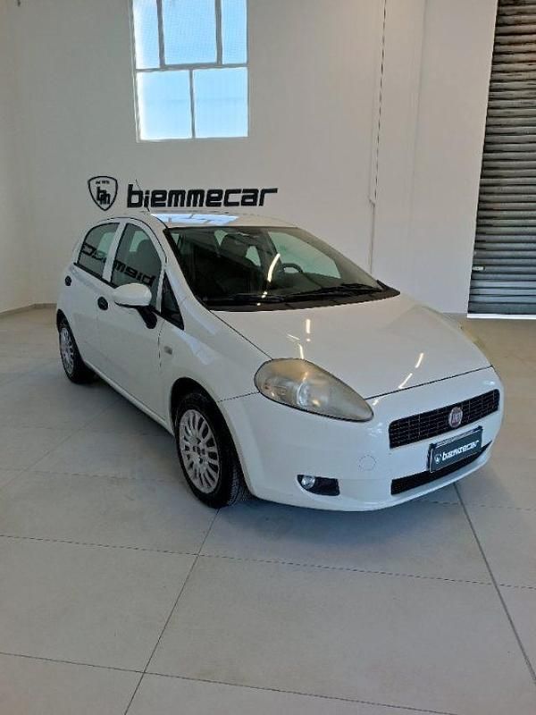 Usata Fiat Punto Lounge 69 CV (50 kW) 2012 Bianco Utilitaria
