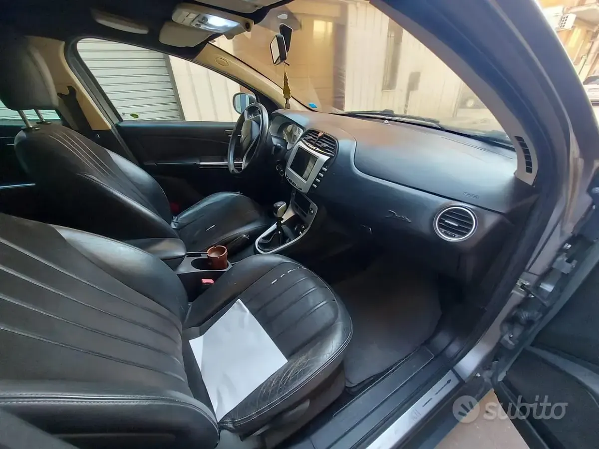 Usata Lancia Delta 140 CV (102 kW) 2011 Grigio Utilitaria