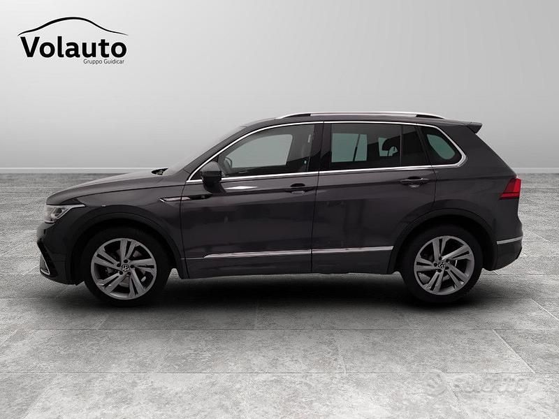Usata VW Tiguan R-line 150 CV (110 kW) 2021 Grigio opaco scuro SUV