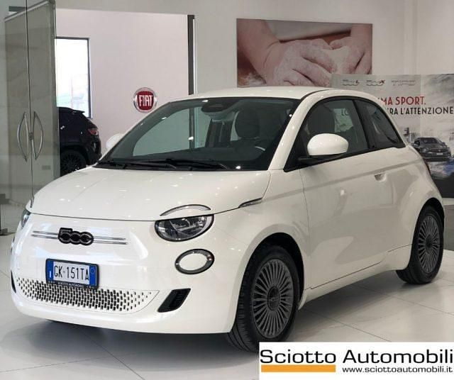 Usata Fiat 500e 86 kW (118 CV) 2023 Bianco pastello Berlina