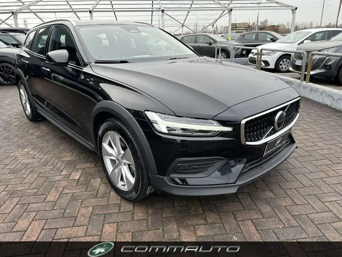 Usata Volvo V60 CC Core 197 CV (144 kW) 2023 Nero Station wagon