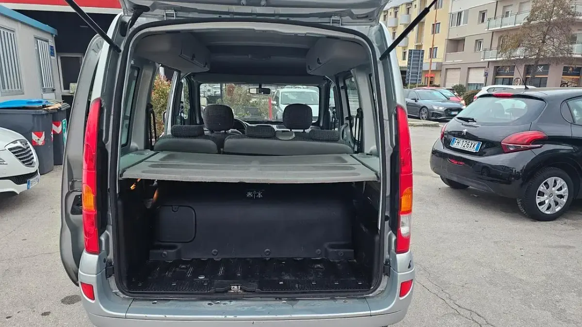 Usata Renault Kangoo Luxe 82 CV (60 kW) 2007 Argento Monovolume