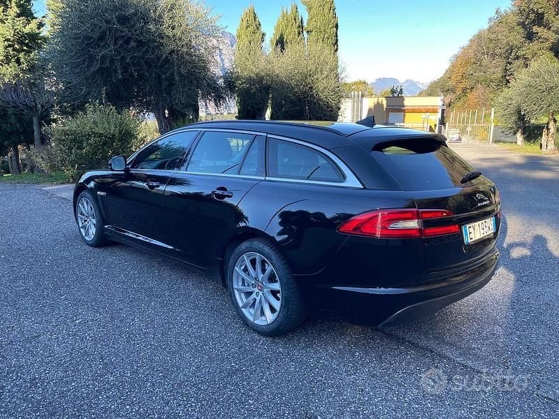 Usata Jaguar XF Premium Luxury 200 CV (147 kW) 2015 Nero Berlina