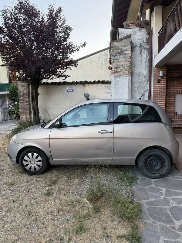 Usata Lancia Ypsilon 77 CV (56 kW) 2009 Giallo Utilitaria