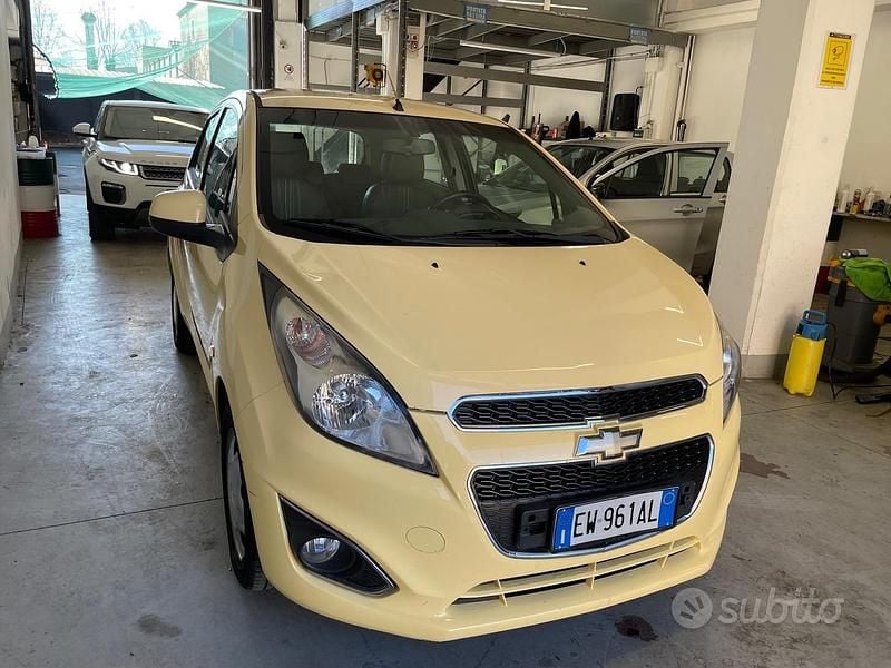 Giallo Usata 2014 Chevrolet Spark LS Utilitaria | 4690 € (Buon prezzo) - Immagine 1/4