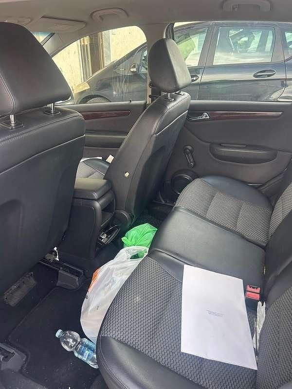 Usata 2009 Mercedes A180 Elegance Monovolume | 1700 € (Buon prezzo) - Immagine 1/4