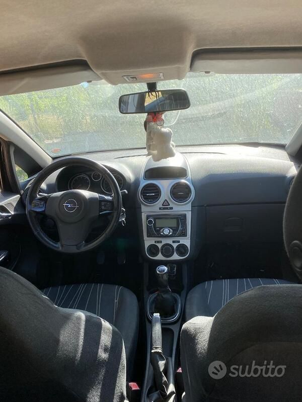 Usata Opel Corsa 80 CV (58 kW) 2009 Nero Utilitaria