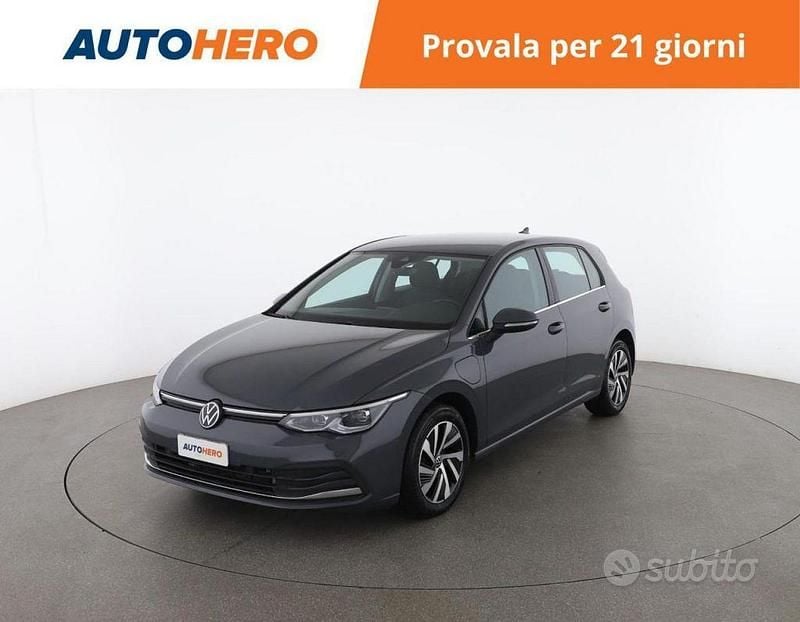 Grigio Usata 2022 VW Golf VIII Style Tre volumi | 19.699 € (Buon prezzo) - Immagine 1/2