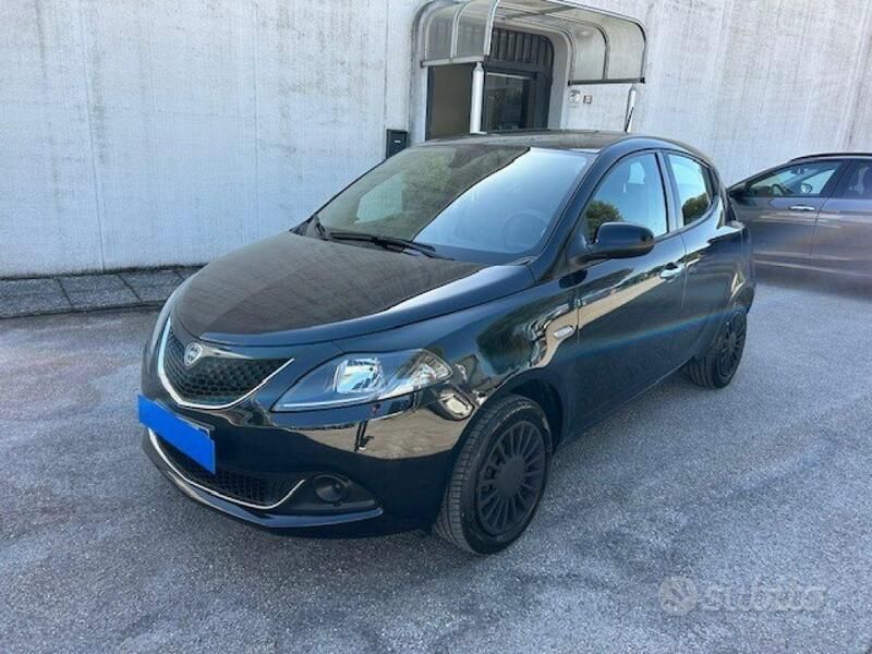 Nero Usata 2022 Lancia Ypsilon S Due volumi | 10.800 € (Buon prezzo) - Immagine 1/4