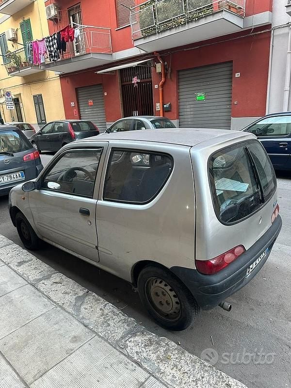 Usata Fiat 600 54 CV (39 kW) 1999 Grigio Berlina