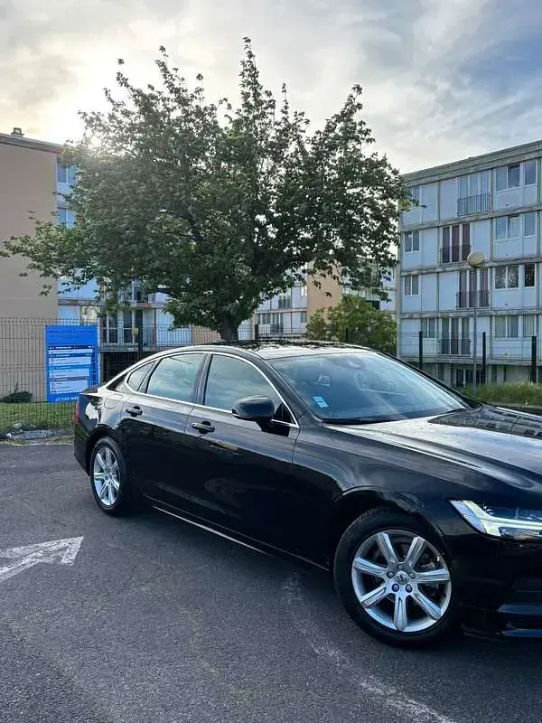 Usata Volvo S90 Momentum 190 CV (139 kW) 2019 Nero Berlina