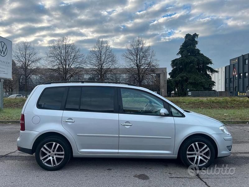 Usata VW Touran Highline 170 CV (125 kW) 2009 Grigio Monovolume