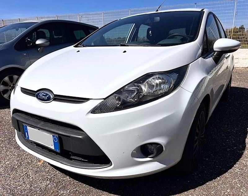 Usata Ford Fiesta 68 CV (50 kW) 2010 Bianco Utilitaria
