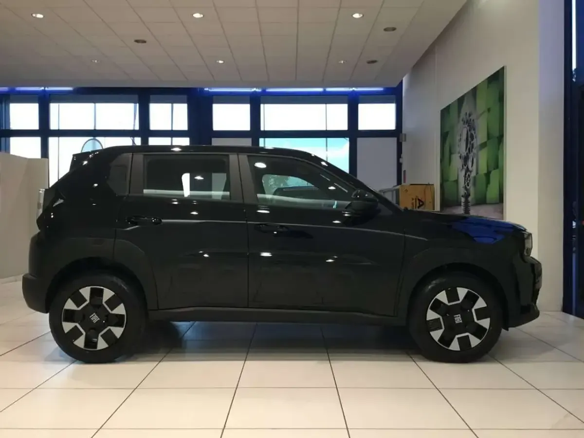 Nuova Fiat Grande Panda Icon 101 CV (74 kW) 2026 Nero Utilitaria