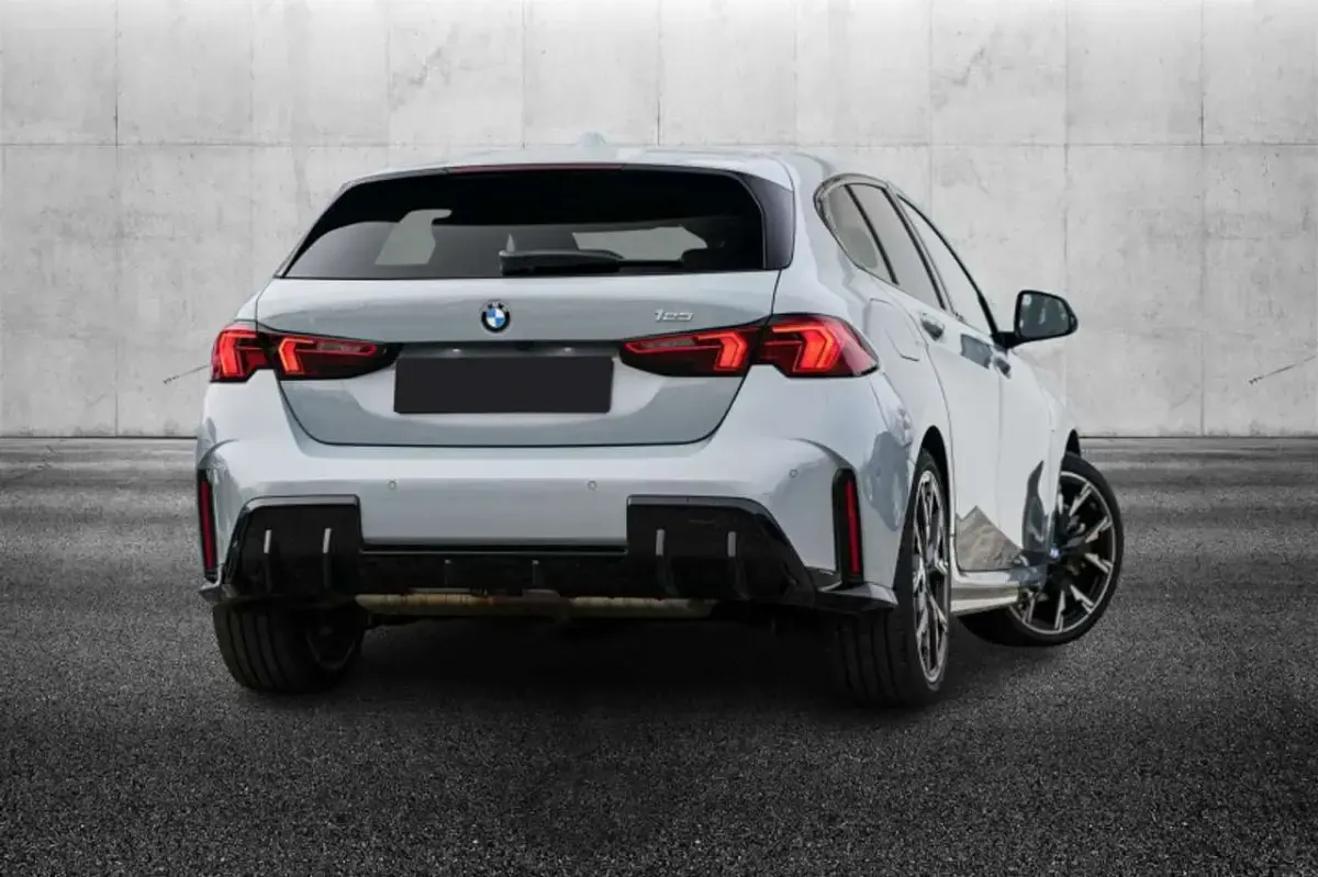 Usata BMW 123 M Sport 204 CV (150 kW) 2025 Grigio Utilitaria