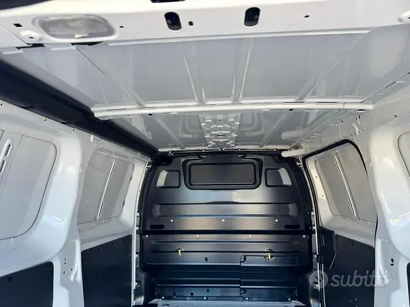 Usata Opel Vivaro-e Combi Essentia 120 CV (88 kW) 2022 Bianco Monovolume