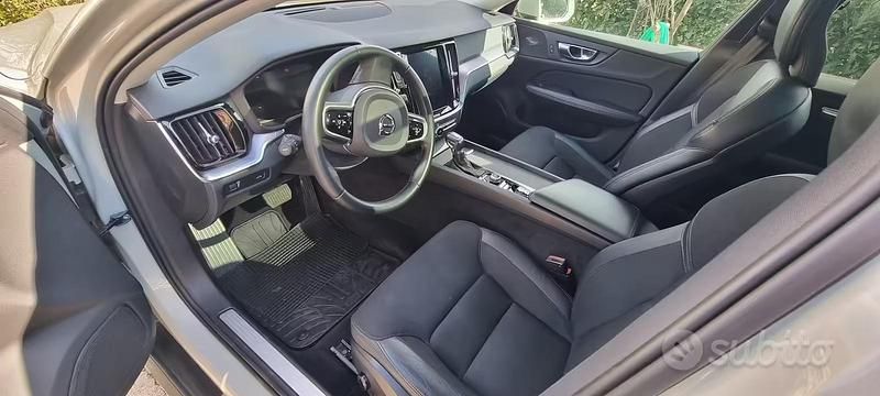 Usata Volvo V60 CC 190 CV (139 kW) 2019 Grigio Station wagon