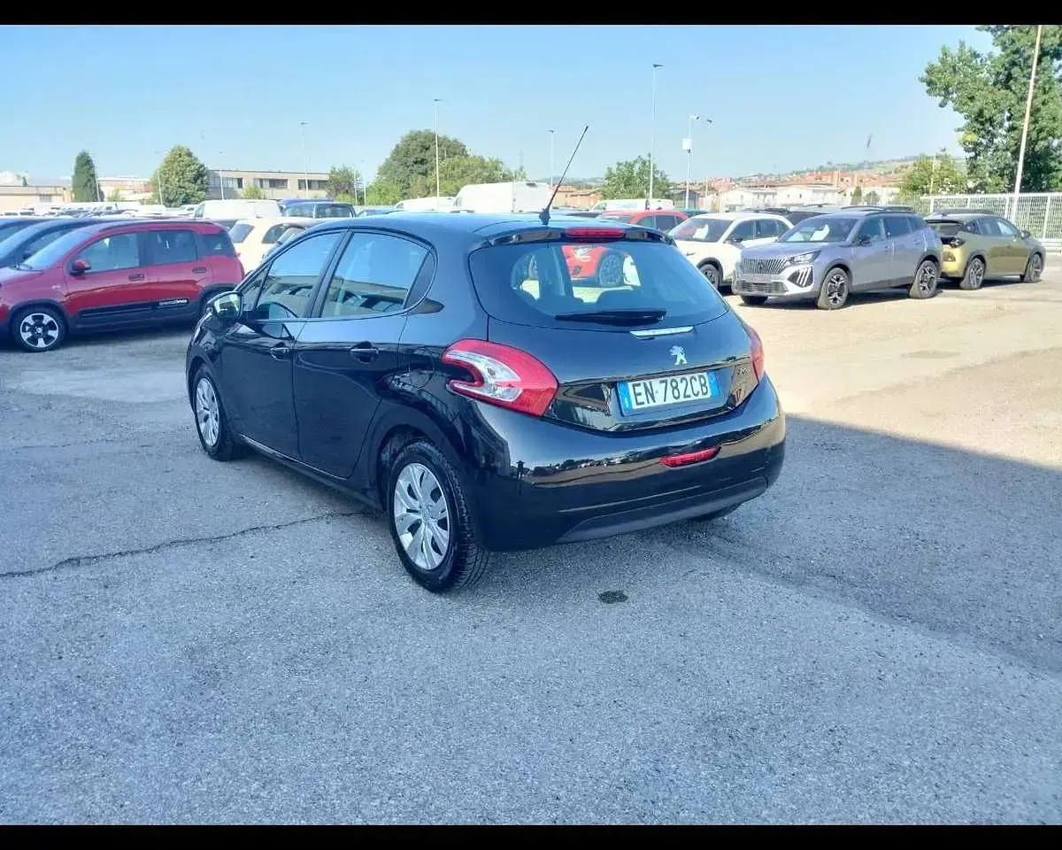 Usata Peugeot 208 Business-Line 68 CV (50 kW) 2012 Nero Utilitaria