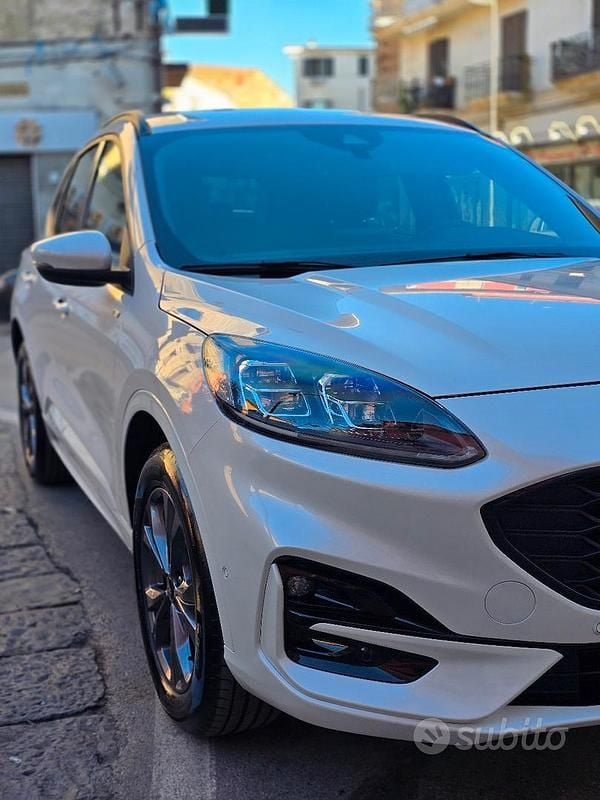 Bianco Usata 2022 Ford Kuga ST-Line SUV | 23.500 € (Buon prezzo) - Immagine 1/4
