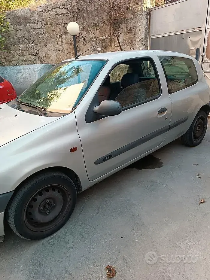 Usata Renault Clio II 58 CV (42 kW) 2000 Grigio Berlina